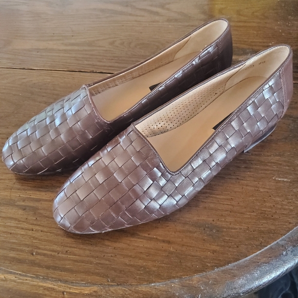 Unisa Woven Leather Slip On Shoes - Picture 2 of 6